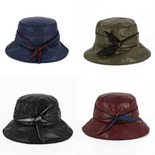 Cloche Impermeabile Con Fiocco 100% poliestere